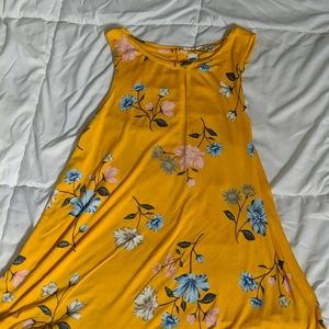 Women's sleeveless flowy floral tank top